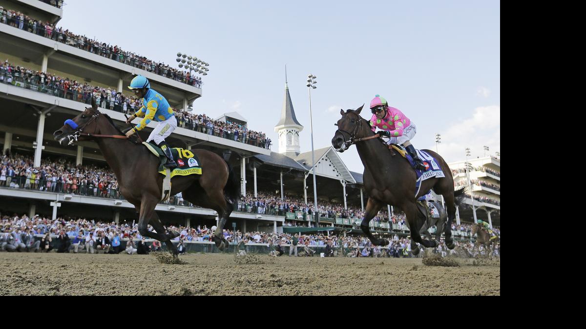 
El mexicano Víctor Espinoza (izq.) con American Pharoah conquista la edición 141 del Kentucky Derby en el Churchill Downs, el sábado 2 de mayo del 2015 en Louisville, Ky.
