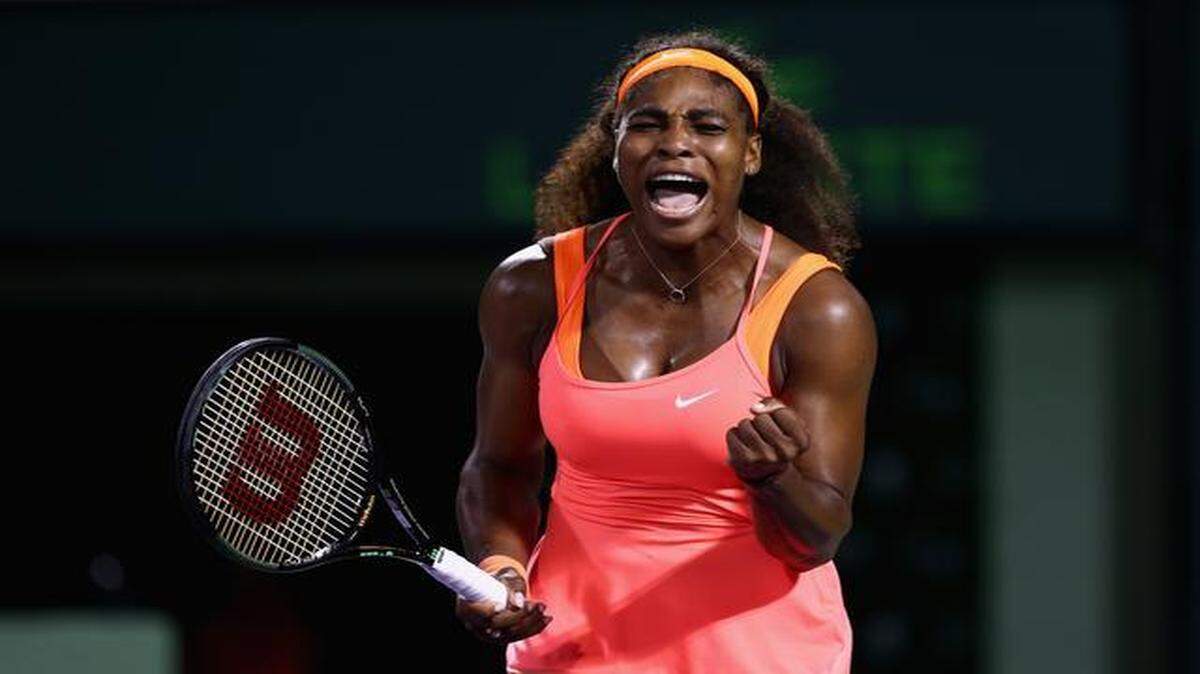 
Serena Williams, número uno mundial, celebra tras derrotar el jueves 6-2, 4-6, 7-5 a la rumana Simona Halep.
