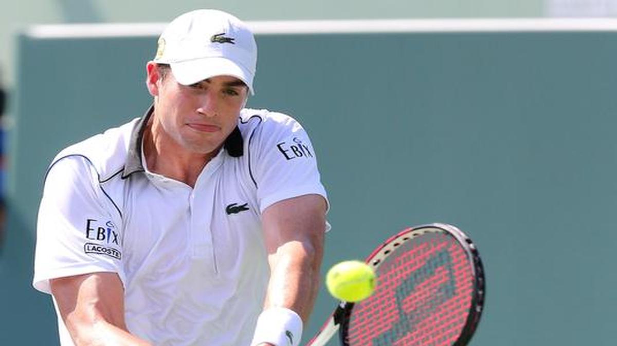 
El estadounidense John Isner superó 6-4, 6-3 al japonés Kei Nishikori en el Miami Open, el 2 de abril del 2015.


