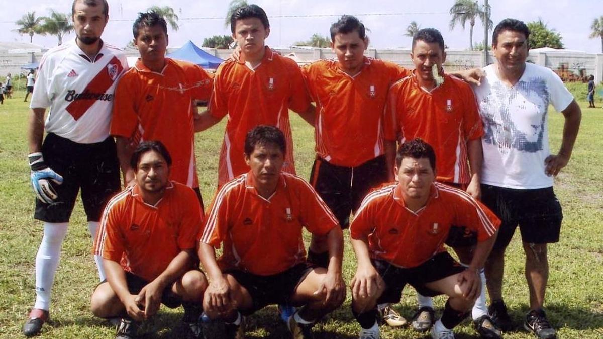 Pamplona FC tiene un equipo equilibrado con su capitán Beto Vásquez y su entrenador Octavio Quintanilla.