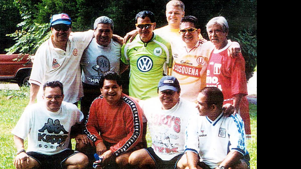 
Integrantes de la Academia Max Moya del sur de la Florida con su entrenador Pedro Gutiérrez.
