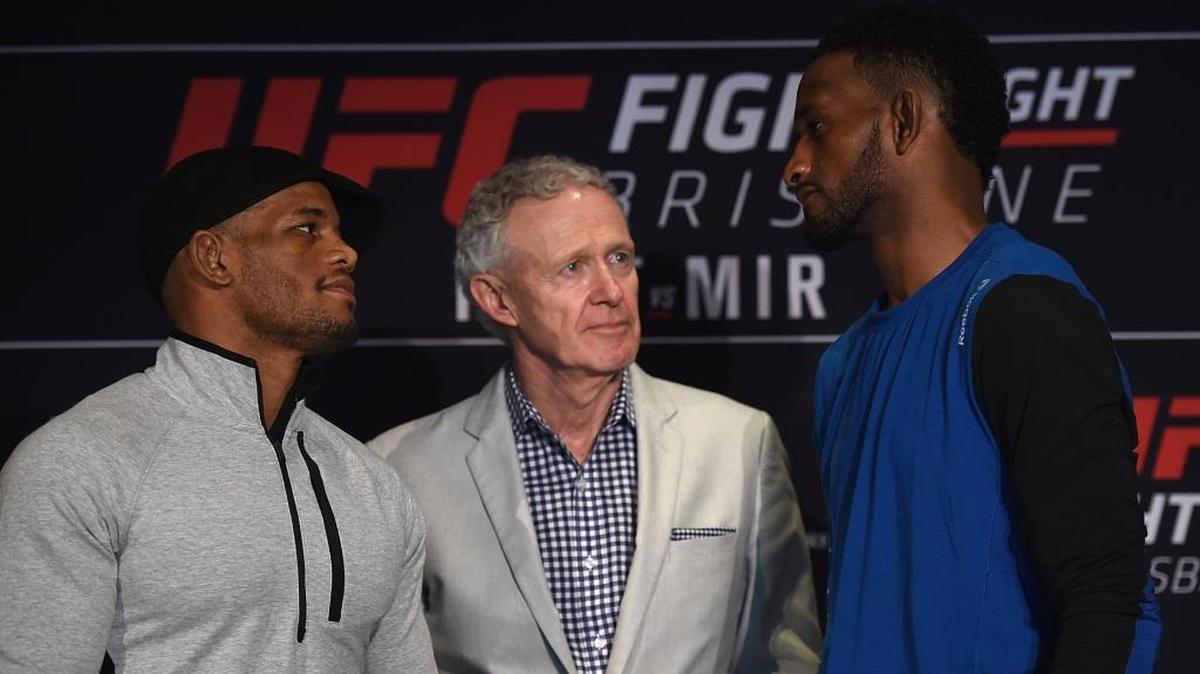 Los rivales Héctor Lombard (izq.) y Neil Magny (der.) cara a cara, el 18 de marzo del 2016 en Brisbane, Australia.