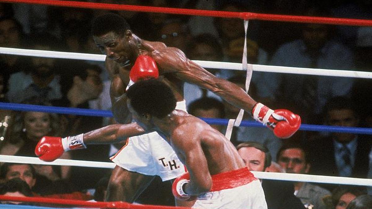
RAY LEONARD (der.) y Thomas Hears el 16 de septiembre de 1981, en el Ceasars Palace, en Las Vegas.
