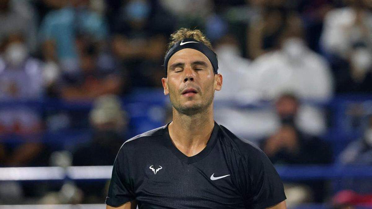 Rafael Nadal anunció a través de sus redes sociales que, a su regreso a casa tras disputar el torneo de exhibición de Abu Dabi, donde reapareció después de más de cuatro meses, dio positivo por covid-19.