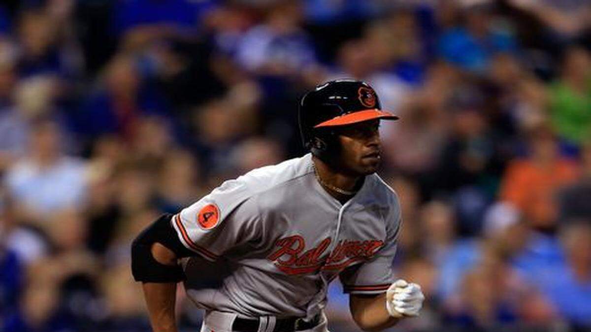 
HENRY URRUTIA en un choque de los Orioles contra los Reales el 25 de julio del 2013.



