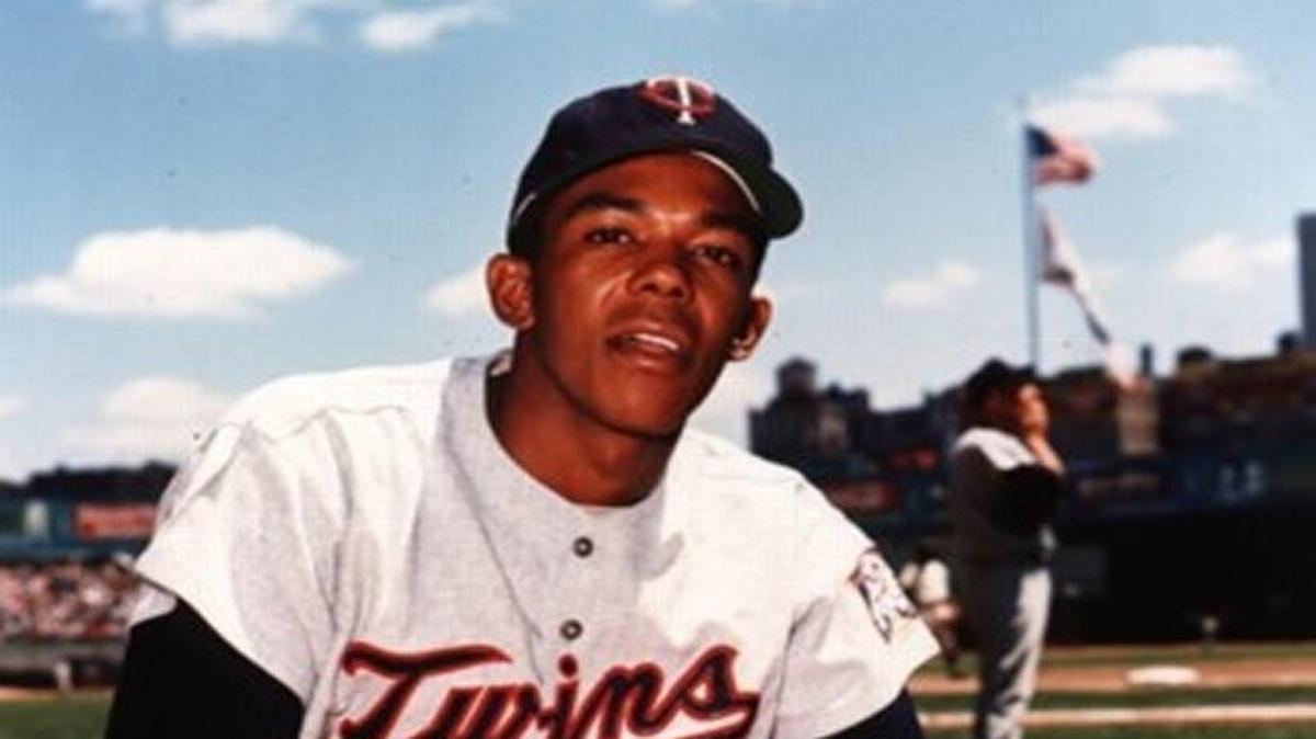 TONY OLIVA, ganador de tres coronas de bateo con el uniforme de los Mellizos de Minnesota en la Liga Americana.