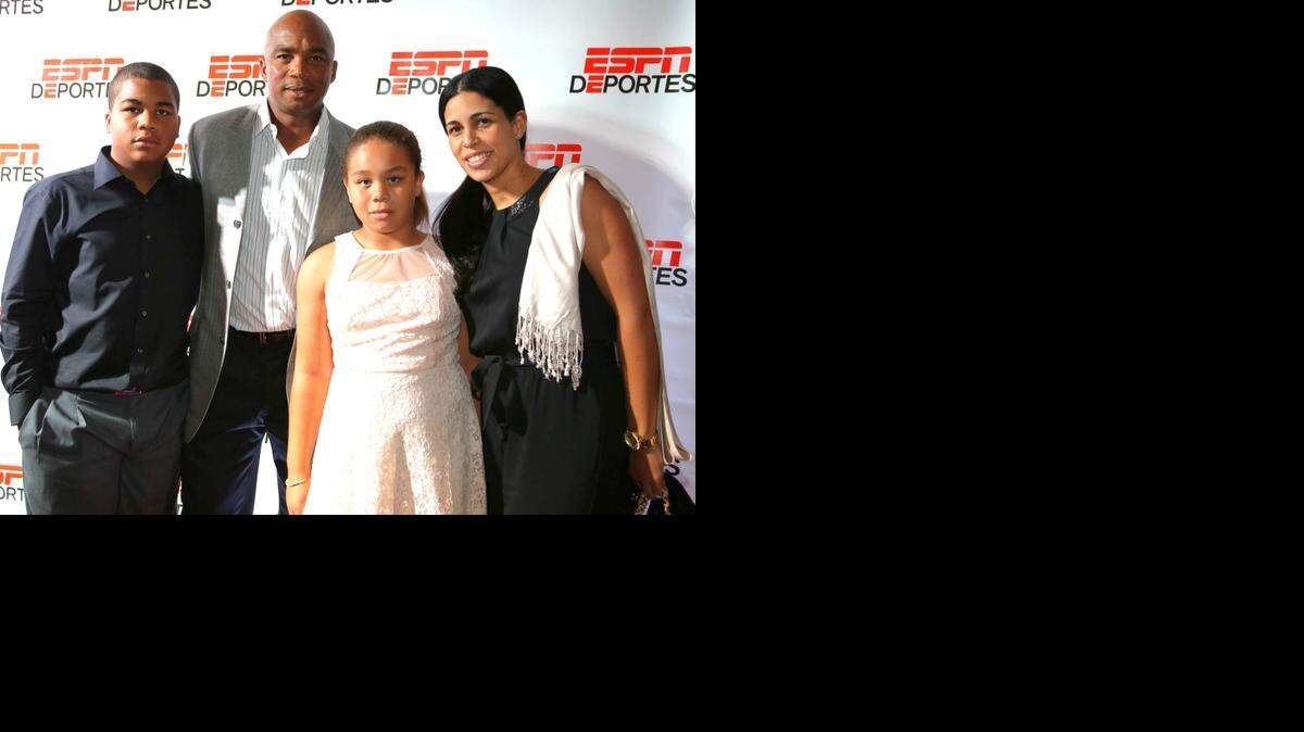 
Orlando Hernández Jr., 12, Orlando “El Duque” Hernández, Natalie Hernández, 9, y Noris Hernández en la alfombra roja durante el estreno de la pelicula “Brothers in Exile” en el Teatro Tower de La Pequeña Habana, este miercoles.


