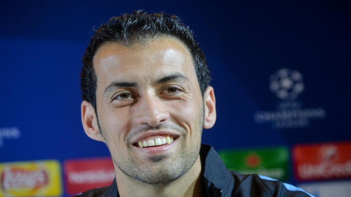 
Sergio Busquets habla en una conferencia de prensa el lunes 19 de octubre del 2015 en Minsk, Bielorrusia, previo al partido de Barcelona y BATE Borisov, en la Liga de Campeones.

