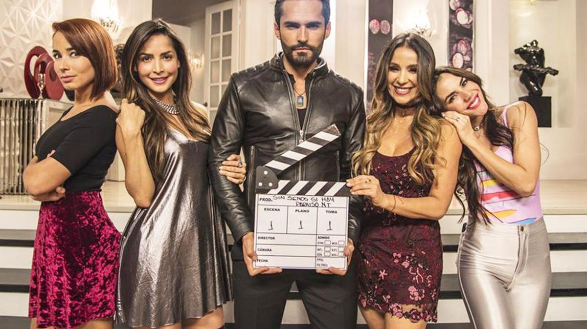 Majida Issa, Carmen Villalobos, Fabián Ríos, Catherine Siachoque y Carolina Gaitán.