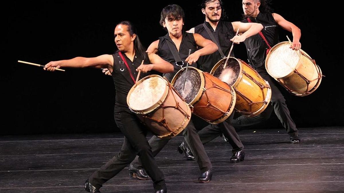 Che Malambo deslumbra por la fuerza de su arrolladora música de percusión, entre otras cosas.