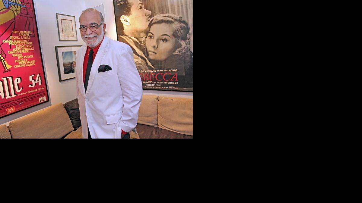 
Natalio ‘Nat’ Chediak, fotografiado en su casa de Key Biscayne, recibió emocionado el nombramiento de director de programación de Coral Gables Art Cinema. 
