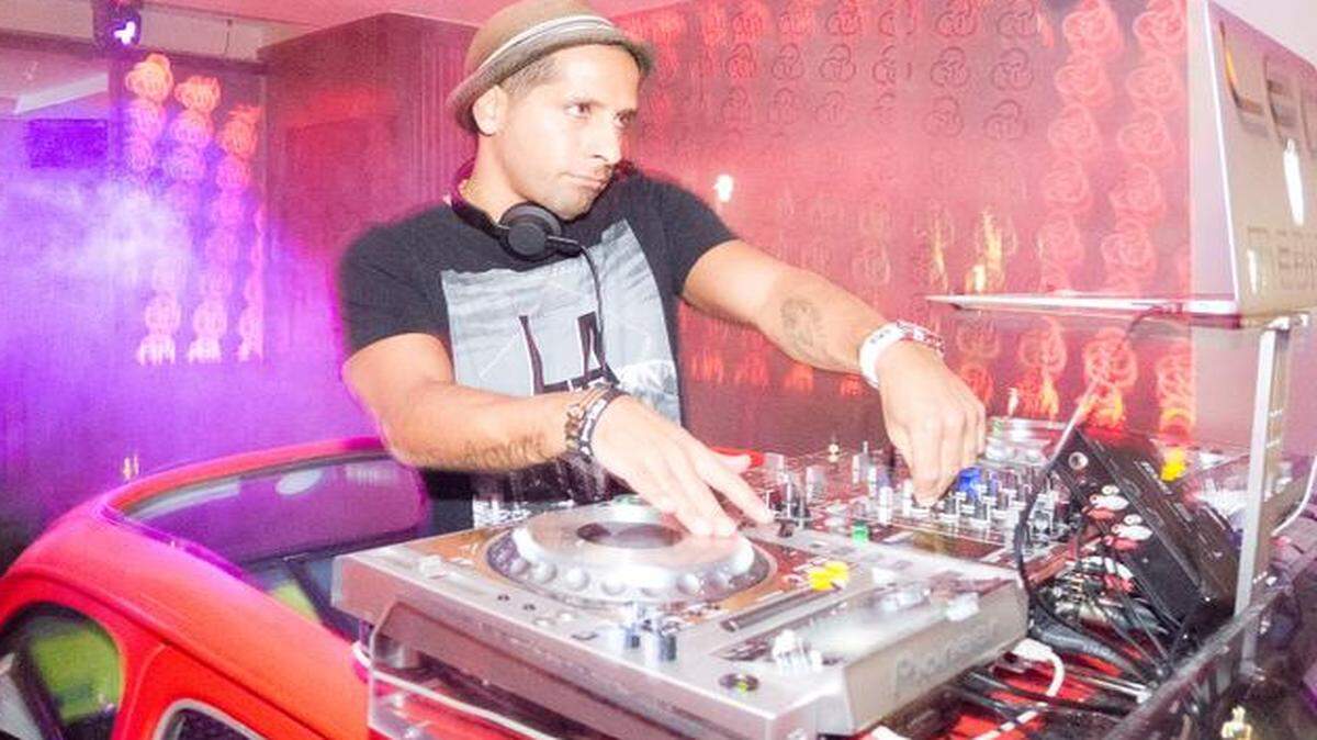 
El DJ Leo Media al volante de la buena música
