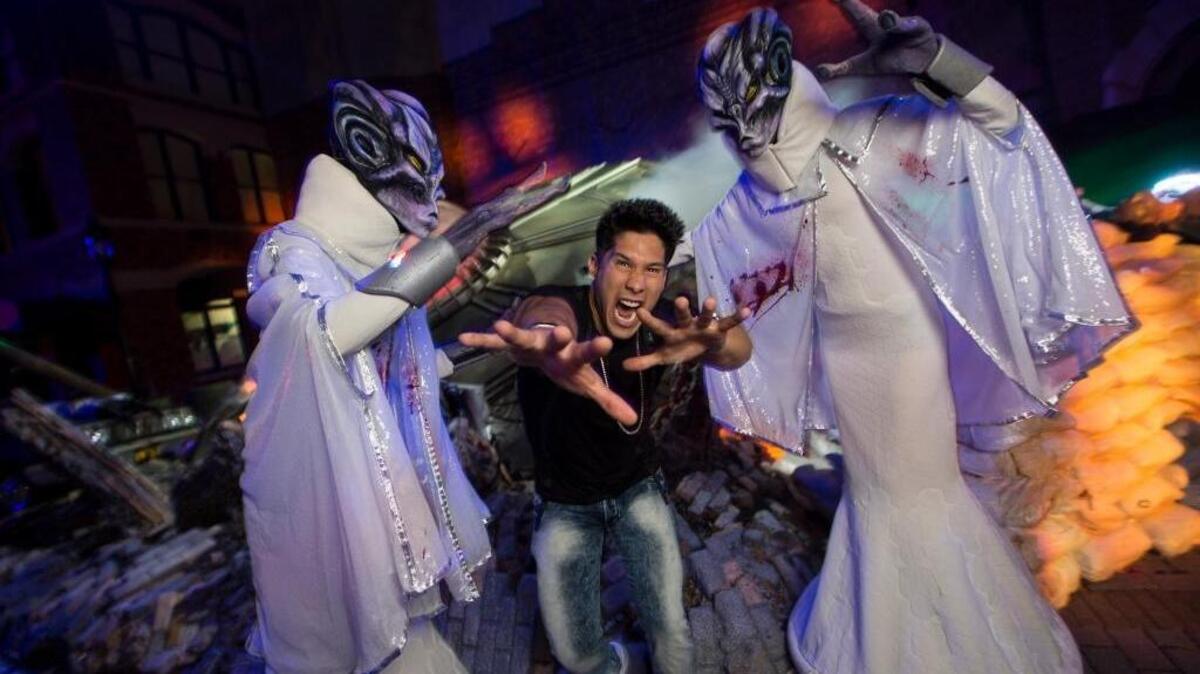 Chyno Miranda fue raptado por los extraterrestres de Halloween Horror Nights