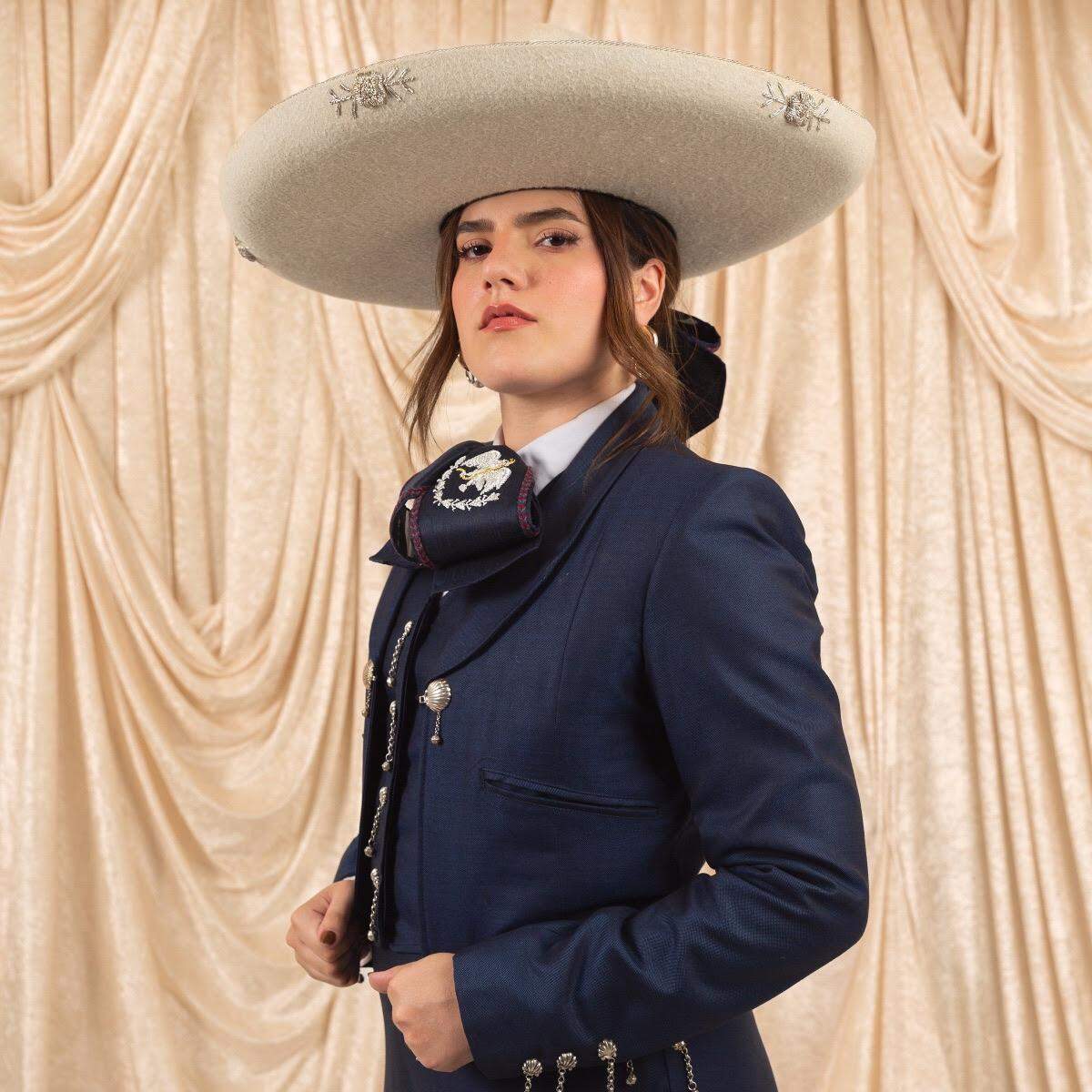 Camila Fernández estrena su primer disco de mariachi.