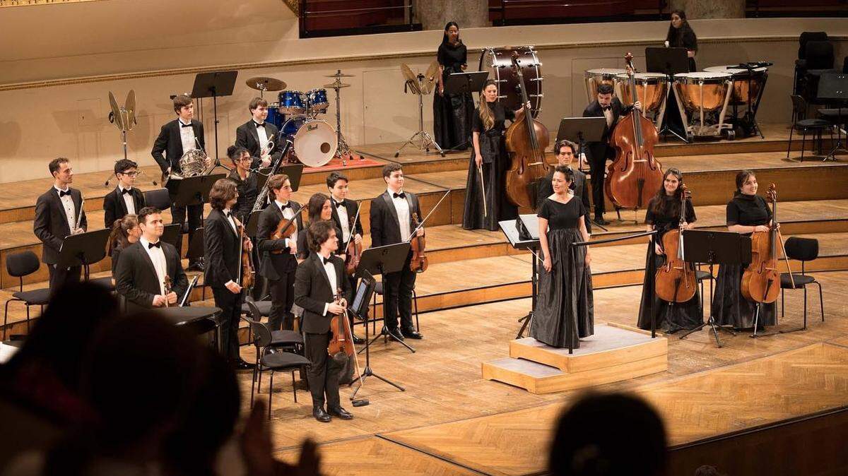 El primer premio a Musicall, además de la importancia evidente de un reconocimiento internacional de ese calibre a un trabajo sostenido en el tiempo, pone de manifiesto el grado de excelencia de una orquesta que, con sólo veintiún músicos bajo la dirección de Taimy Balbuzano, compitió frente a orquestas mucho mayores.