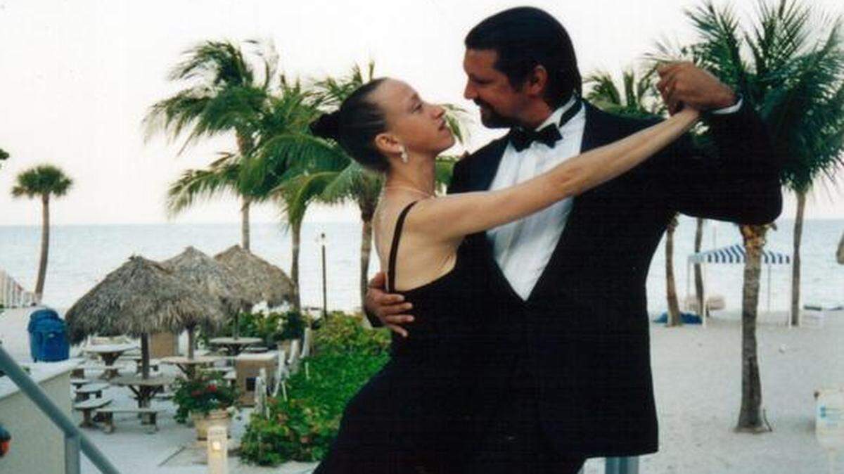 
Roxana Garber y Oscar Caballero presentan Gothic Tango con su compañía, Tango Times Dance Company, en el Teatro Manuel Artime.
