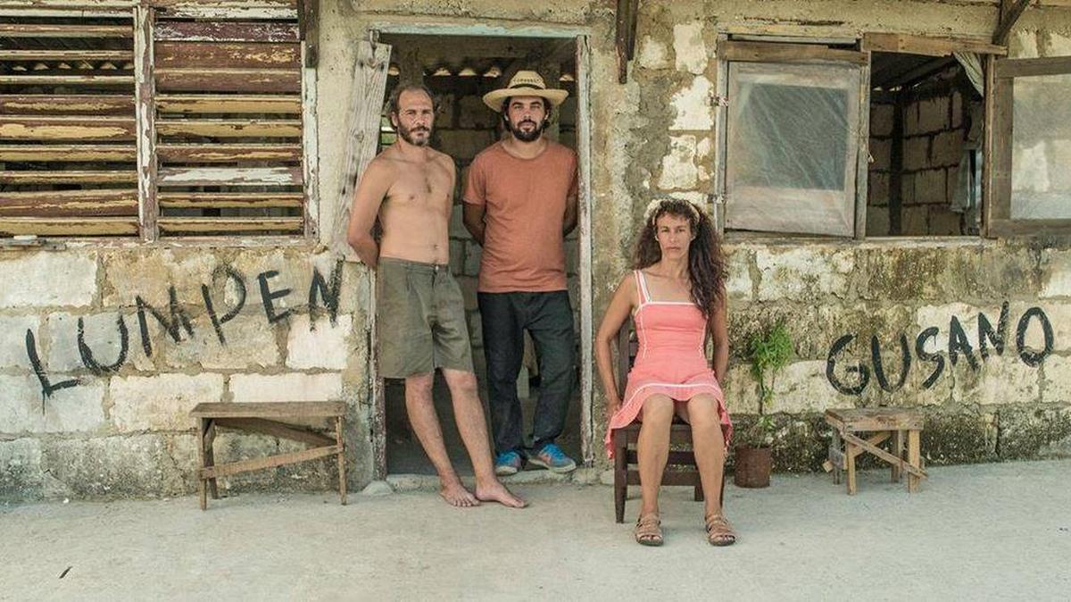 Eduardo Martínez, Carlos Lechuga y Lola Amores durante la filmación de ‘Santa & Andres’.