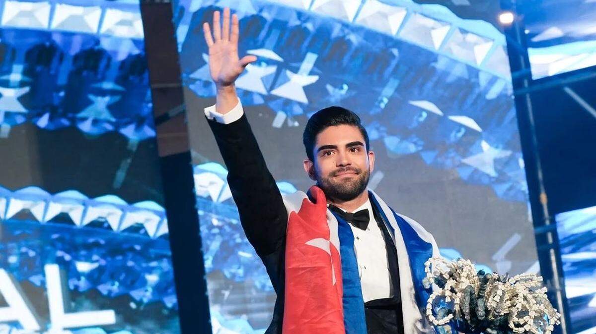 El dentista y actor cubano Juan Carlos Ariosa ganó el primer lugar en el concurso de belleza masculina Mister Global, el 11 de febrero en Tailandia.
