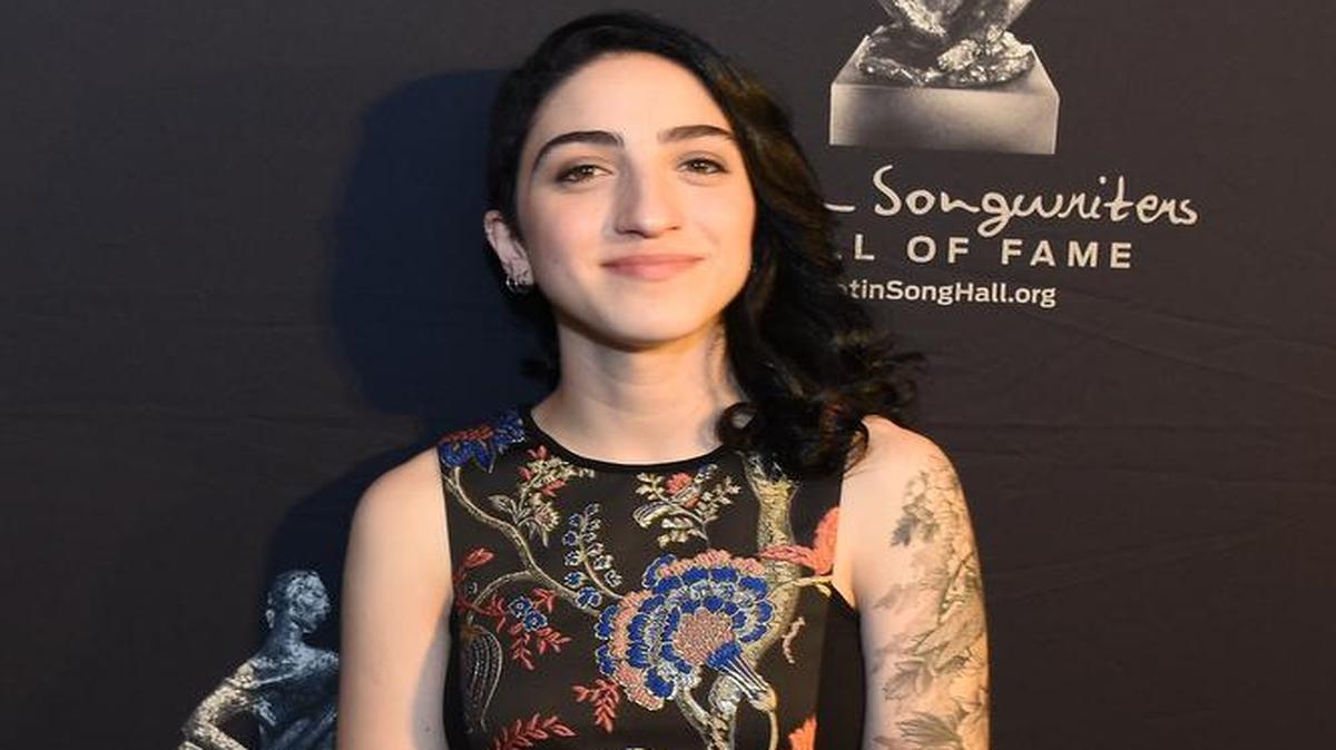 La cantante y compositora Emily Estefan a su llegada a la cuarta edición de los Premios Salón de la Fama de Compositores Latinos, donde recobió el premio La Musa como compositora revelación.