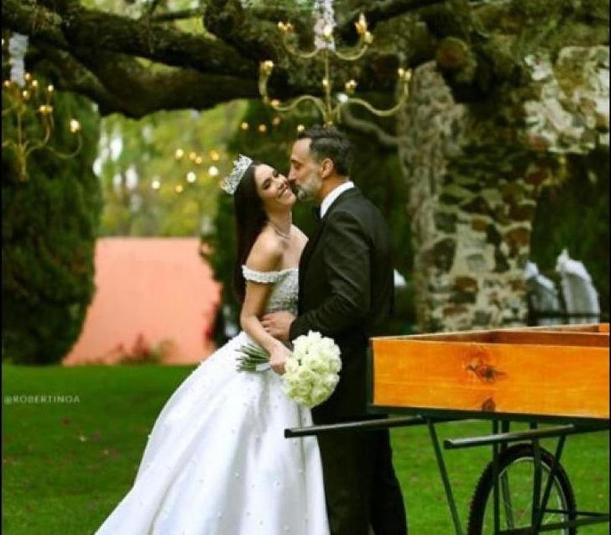 La actriz mexicana Marlene Favela contrajo matrimonio con el empresario George Seely a mediados de diciembre.