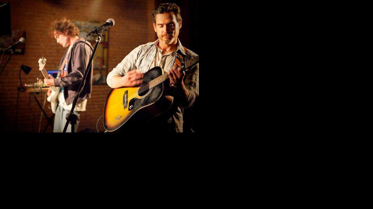 
Billy Crudup (der.) en ‘Rudderless’, dirigida por William H. Macy
