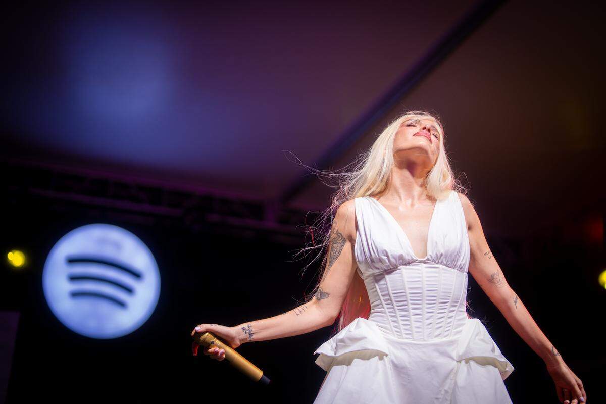 Elena Rose en Verano Forever de Spotify.