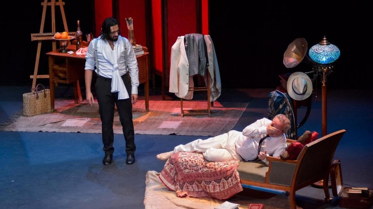 La compañía española Al Fin y al Cabo en ‘Piedras preciosas’. La obra propone una relación entre Jean Cocteau y un joven bailaor de flamenco.