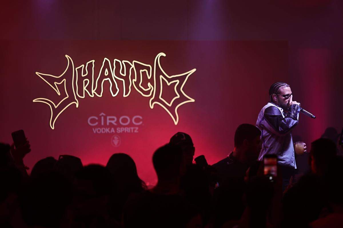 Jhayco llega Miami con CÎROC Vodka Spritz para celebrar el nuevo sencillo ‘Ex-Special’.