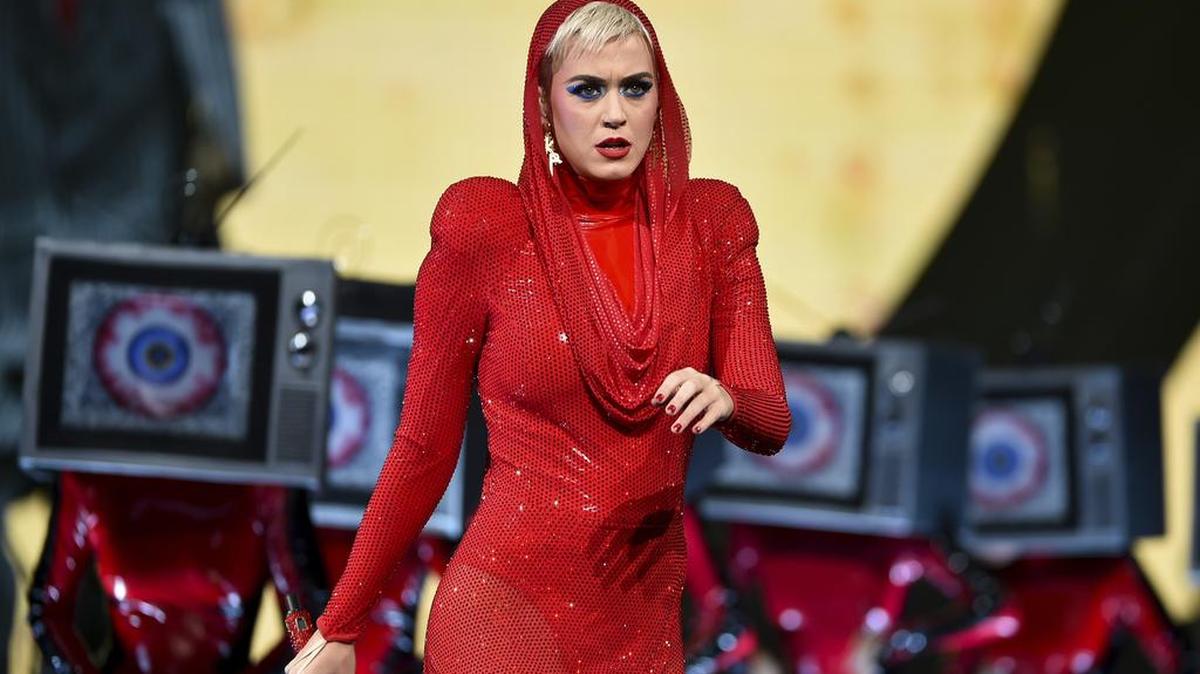La cantante Katy Perry se presenta en el Madison Square Garden durante su gira "Witness: The Tour" el lunes 2 de octubre de 2017 en Nueva York. Foto de archivo.