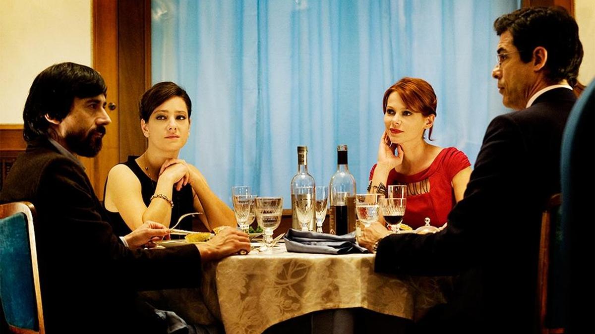 
Luigi Lo Cascio, Giovanna Mezzogiorno, Lidia Vitale y Alessandro Gassman en ‘The Dinner’, dirigida por Ivano de Matteo.
