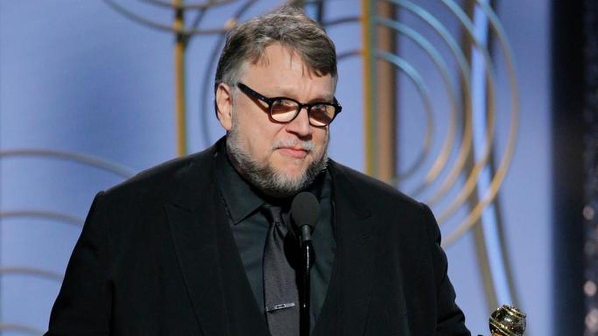 Guillermo del Toro habla tras recibir el premio Globo de Oro al mejor director por “The Shape of Water”, una fantástica historia de amor entre una limpiadora y una criatura anfibia.