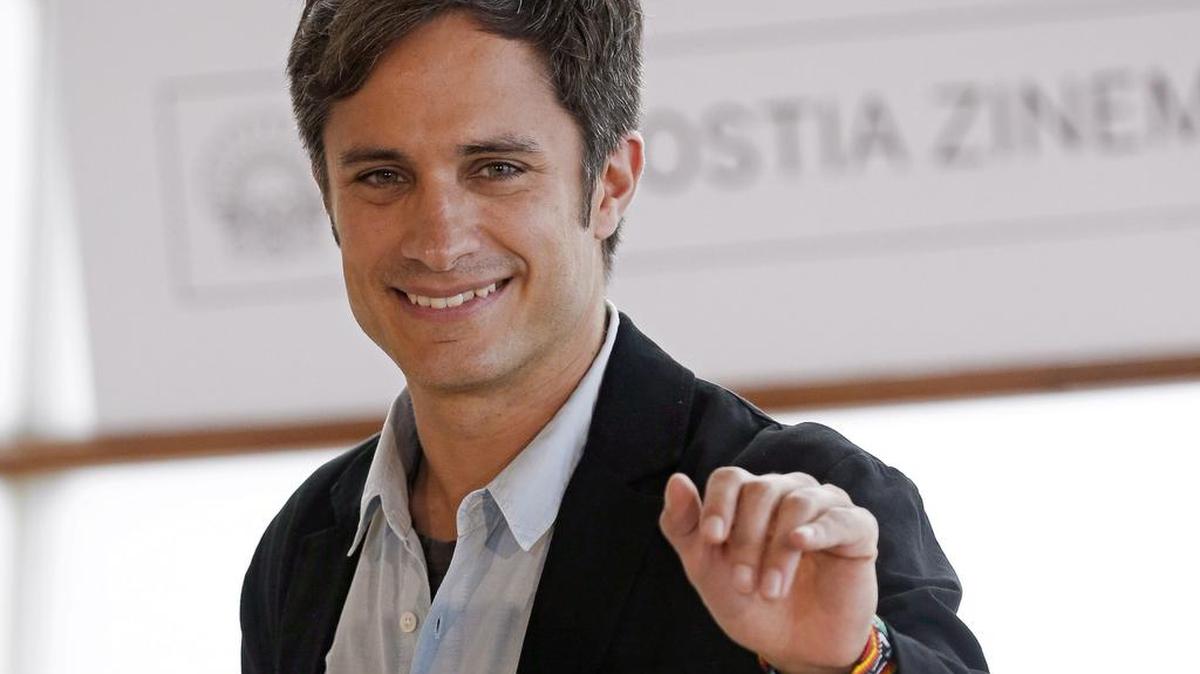 Fotografía de archivo del actor Gael García Bernal durante la 64 edición del Festival Internacional de Cine de San Sebastián, España.