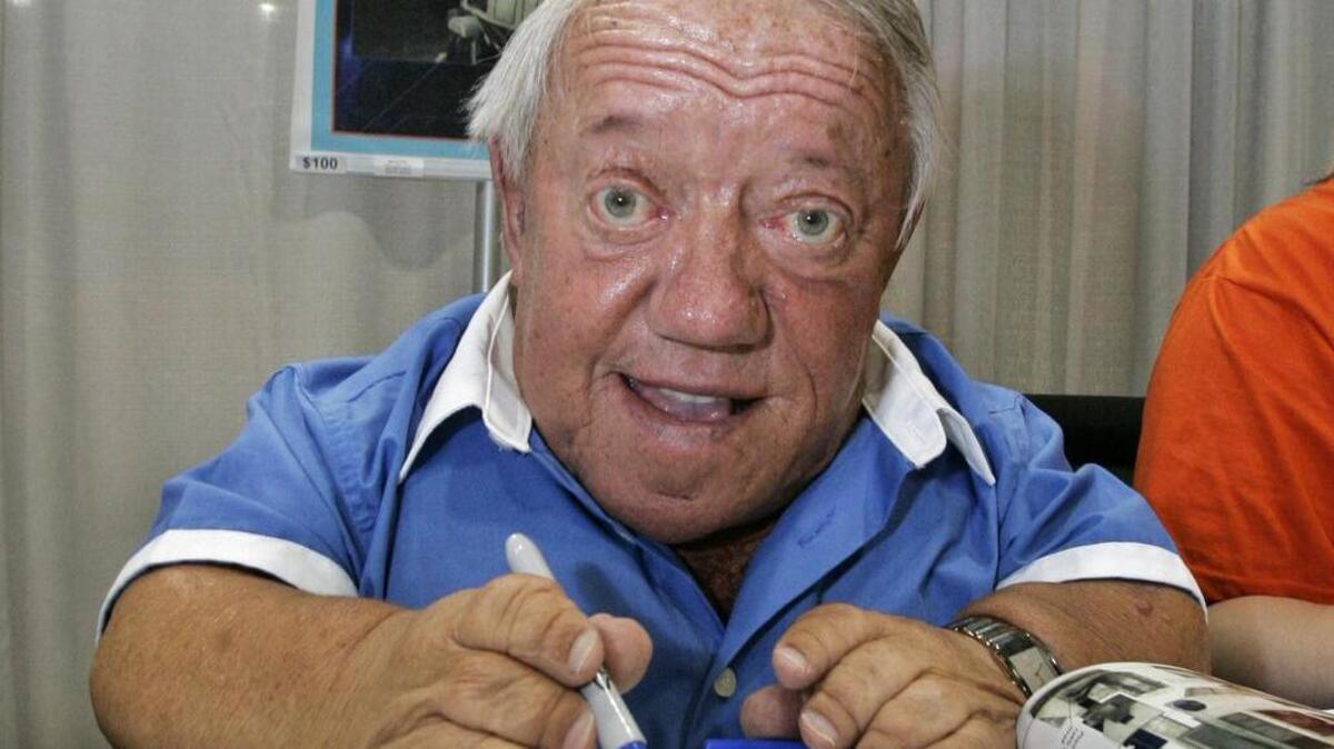 Kenny Baker, el actor británico que encarnó al intrépido robot R2-D2 en la saga de la “Guerra de las Galaxias” murió este sábado a los 83 años, informó el diario The Guardian. Aquí, en una image del 26 de mayo de 2007.