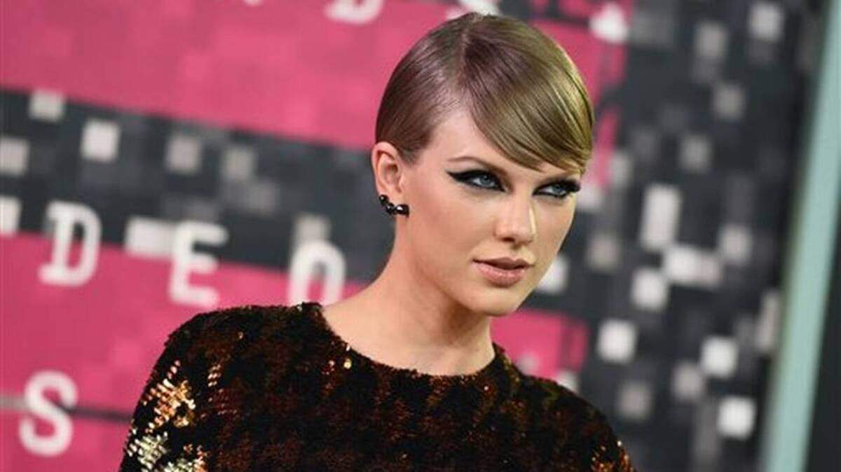 La cantante Taylor Swift anunció el lunes que votará por candidatos demócratas en las elecciones del 6 de noviembre.