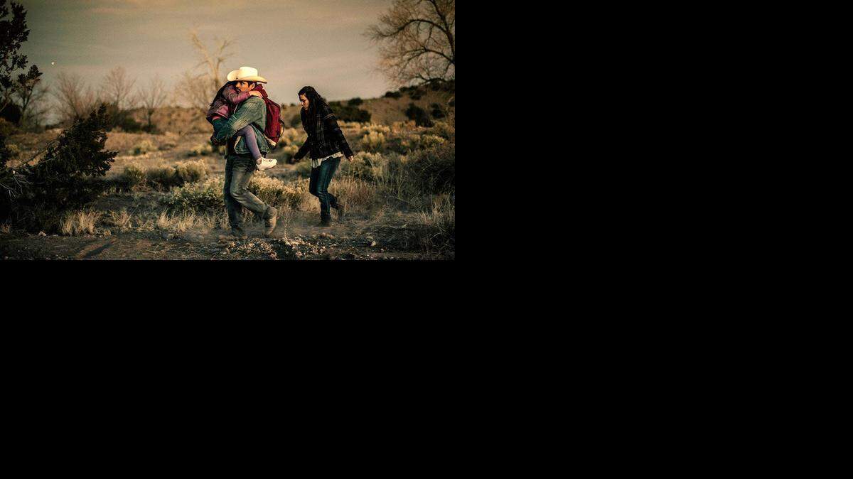 
Michael Peña y Eva Longoria en ‘Frontera’, dirigido por Michael Berry.
