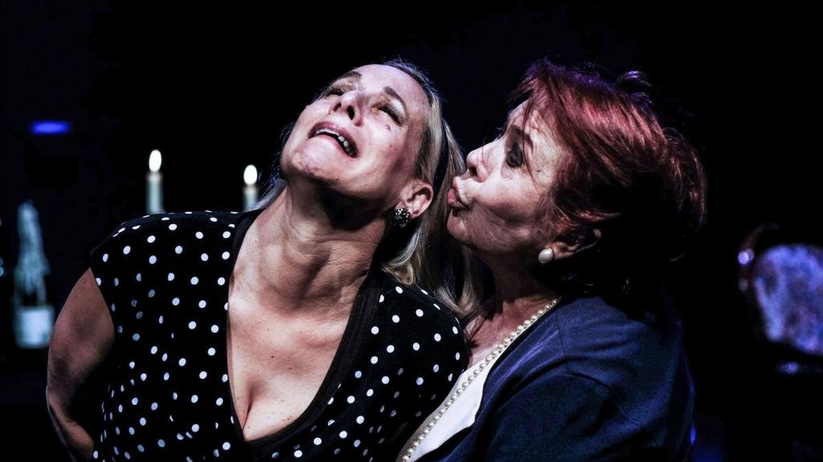 Desde la izq.: Belkis Proenza (La Hija) y Daisy Fontao (La Madre).