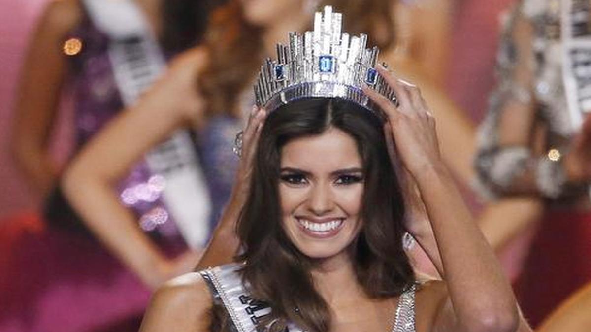 
La colombiana Paulina Vega (c) se convirtió el domingo, 25 de enero de 2015, en la nueva Miss Universo, tras vencer en la final de este concurso de belleza celebrado esta noche en Miami. 
