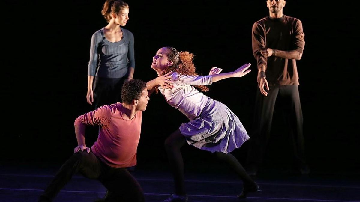 Bailarines de Malpaso Dance Company en ‘24 horas y un perro’.