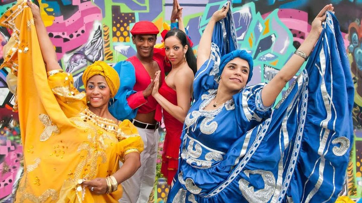 
Deyanira Formental, Juinier Quintero, Giselle Molina y Siuleydde Rivera, del grupo IFÉ-ILÉ, que presenta el Decimoséptimo Festival Anual de Danza Afrocubana IFÉ-ILÉ, en el Miami-Dade County Auditorium.
