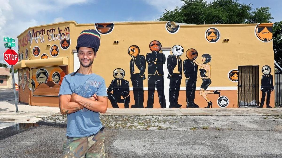 Chytea Walton, exponente del arte callejero en Miami, es el creador del mural pintado en el edificio de 749 Art Studios and Gallery, en la séptima avenida del noroeste y la calle 49.