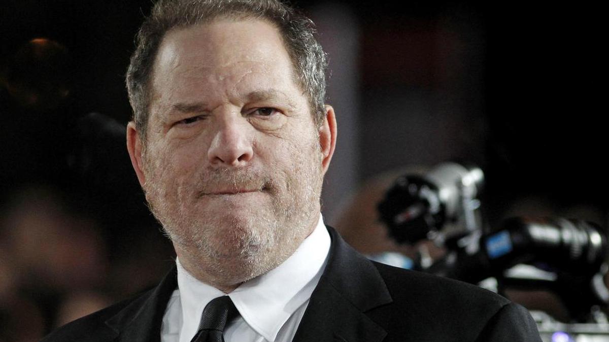 El productor estadounidense Harvey Weinstein posa durante el Festival Internacional de Cine de Marrakech, Marruecos, el 6 de diciembre de 2013.