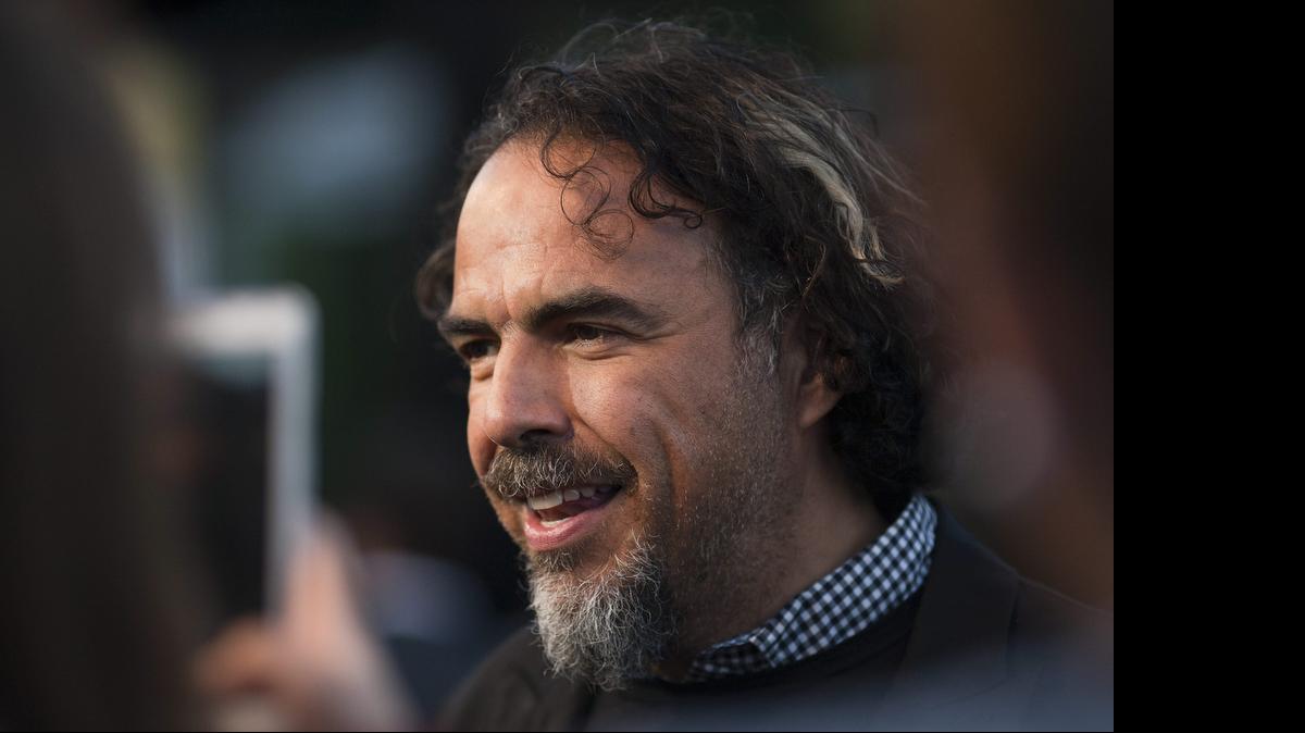 
 El director mexicano Alejandro González Iñárritu llega para recibir el premio Vanguard Leadership, otorgado por el Instituto Sundance, entidad que organiza el famoso festival de cine independiente que lleva su nombre, el martes 2 de junio de 2015, en Culver City, California. 
