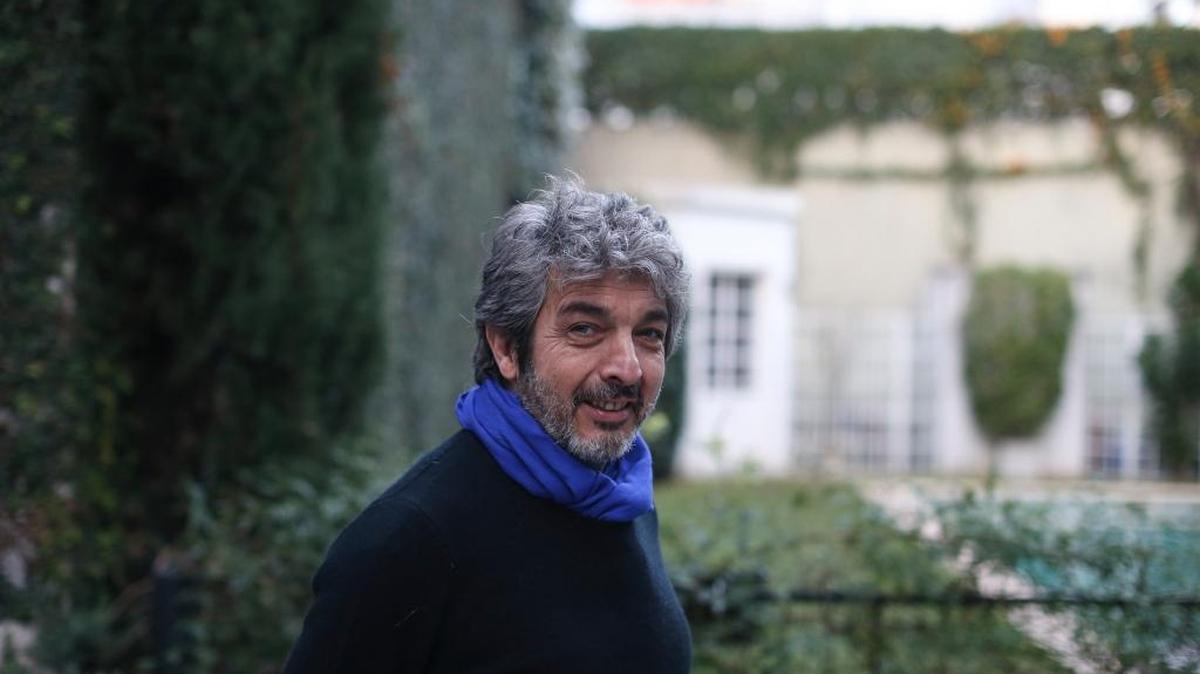 El actor argentino Ricardo Darín posa durante una entrevista con Efe el viernes, 15 de julio de 2016, en su casa de Buenos Aires (Argentina). Cuando le preguntan por la receta de su éxito, no da rodeos. Ricardo Darín, argentino universal, apunta a la intuición y sobre todo a la suerte como las acompañantes clave de una carrera por la que la próxima semana recibirá "honrado y orgulloso" el Premio Platino de Honor del Cine Iberoamericano.