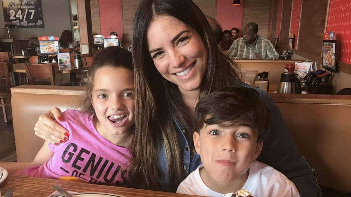 Gaby Espino con sus hijos Oriana y Nickolás.