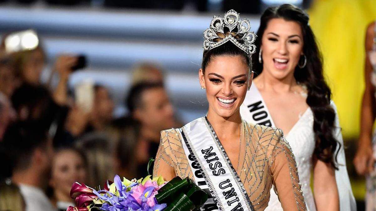Miss Sudáfrica Demi-Leigh Nel-Peters fue coronada el domingo Miss Universo 2017 y se llevó el título de la mujer más bella del planeta.