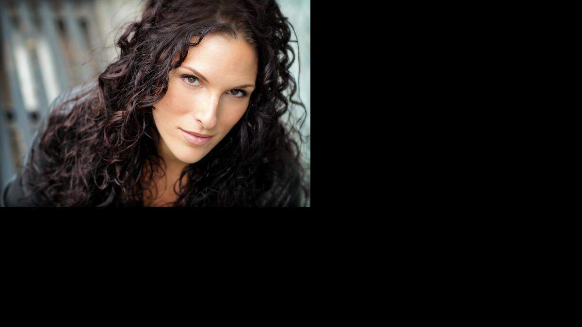 
La ‘mezzosoprano’ Audrey Babcock se presenta junto a un grupo de figuras del canto y la danza en Temple Emanu-El de Miami Beach.
