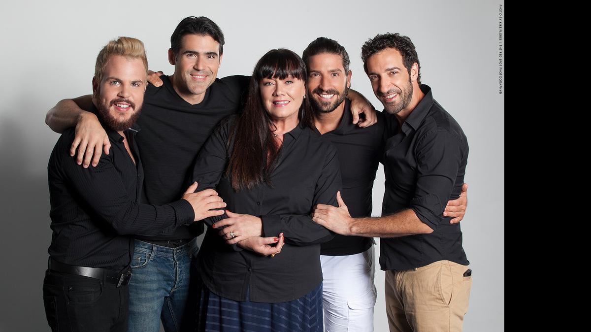 
El director Kevin Cass (izq) junto al elenco de ‘El principio de Arquímides’. De izq a der: José Guillermo Cortines, Anna Silvetti, David Chocarro y Alberto Mateo.

