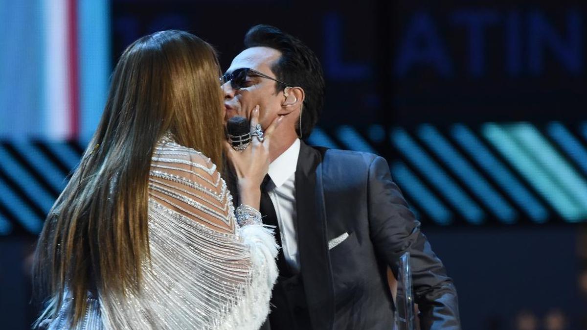 No se podría hacer un recuento de los acontecimientos más relevantes en el mundo del entretenimiento hispano en el 2016, sin mencionar el histórico beso de Jennifer López y Marc Anthony durante la gala de los Grammy Latinos.