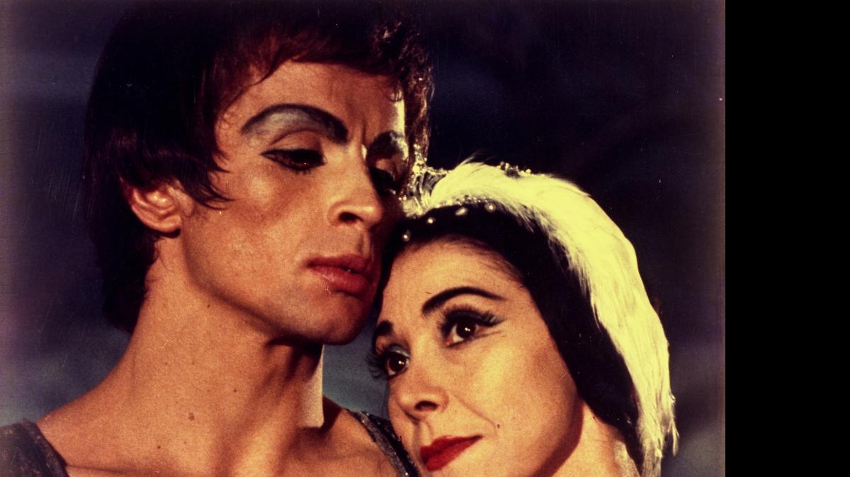 
Rudolf Nureyev y Margot Fonteyn en ‘Leyendas de El lago de los cisnes’, que se presenta agosto 30 y 31.
