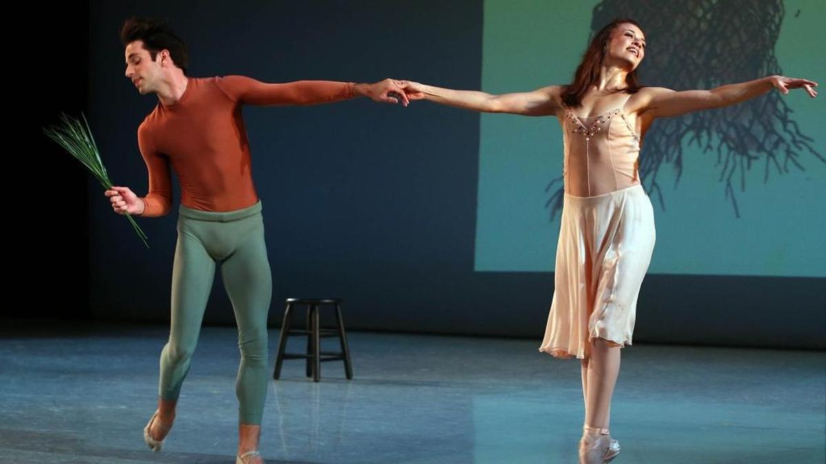 Jennifer Carlynn Kronenberg y Michael Sean Breeden presentan un fragmento de ‘A Midsummer Night’s Dream’.